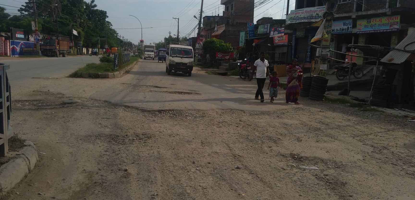 सडक कसका लागि ? सडकमा राजनिति किन ?